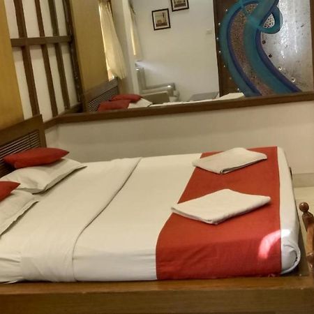 Hotel Aston コルカタ エクステリア 写真