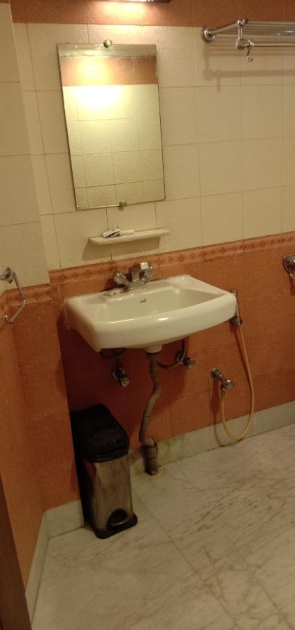 Hotel Aston コルカタ エクステリア 写真